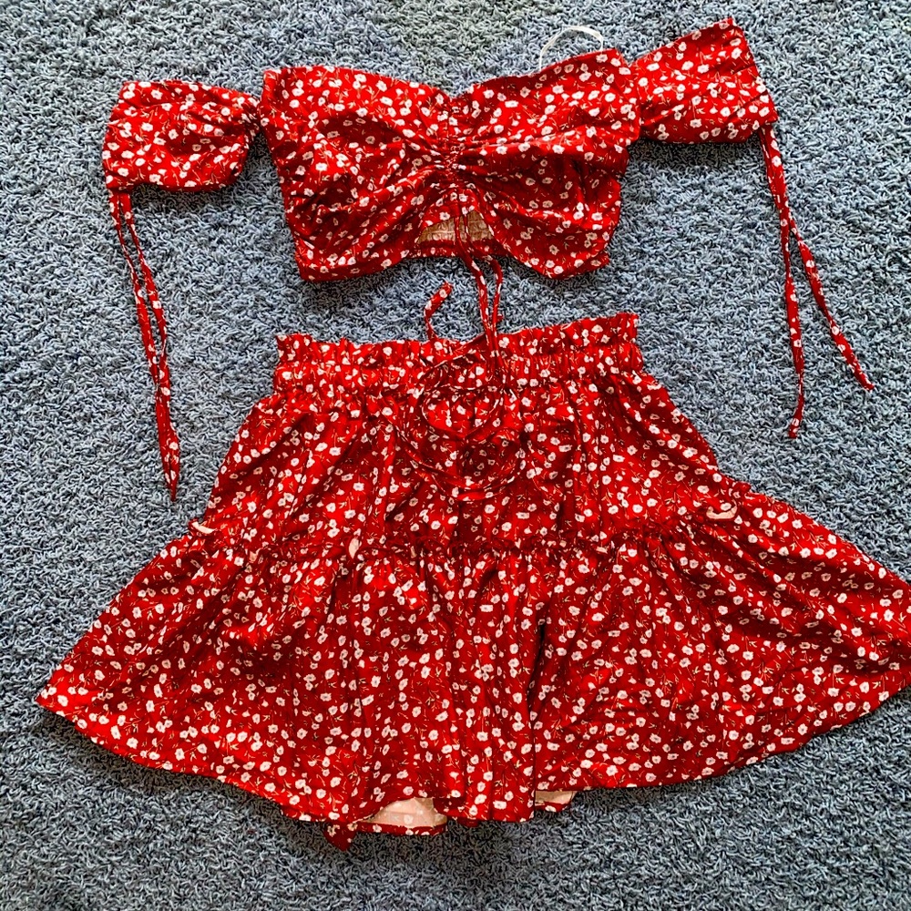 Never Worn 2 Piece floral Set